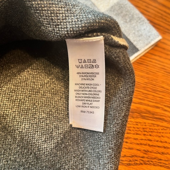 Tahari Mock Funnel Neck Checkered Green/Cream/Black Turtleneck Sweater Size S - Picture 15 of 15